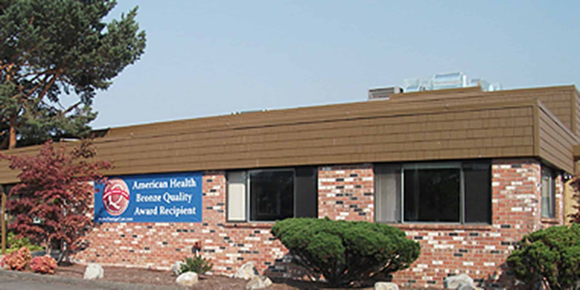 Front entrance to Woodside Post Acute